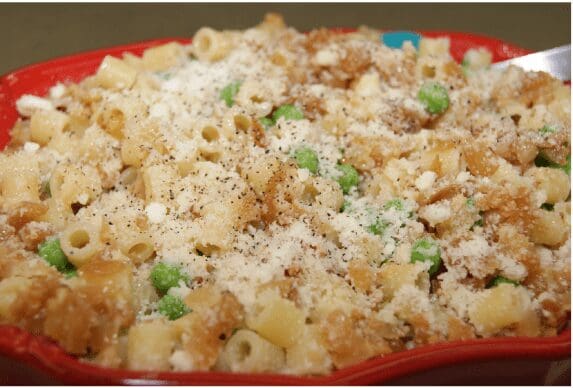 Creamy macaroni with peas and Parmesan