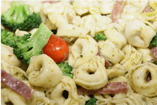 Pesto tortellini salad with broccoli and tomato