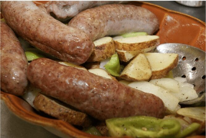Sausages with sliced potatoes and green peppers